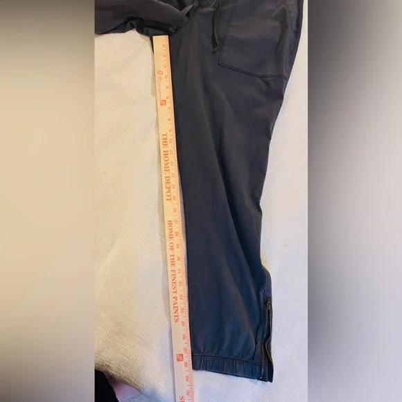 Sonoma Women’s Mid Rise Jogger NEW Women’s Size Large w/ pockets & Zipper Detail - Picture 8 of 8